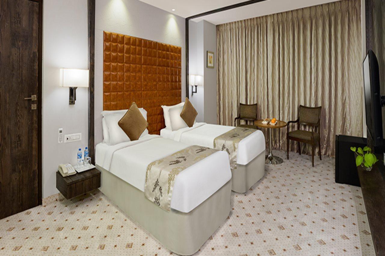 Regenta Central Hotel & Convention Centre Nagpur Exterior foto
