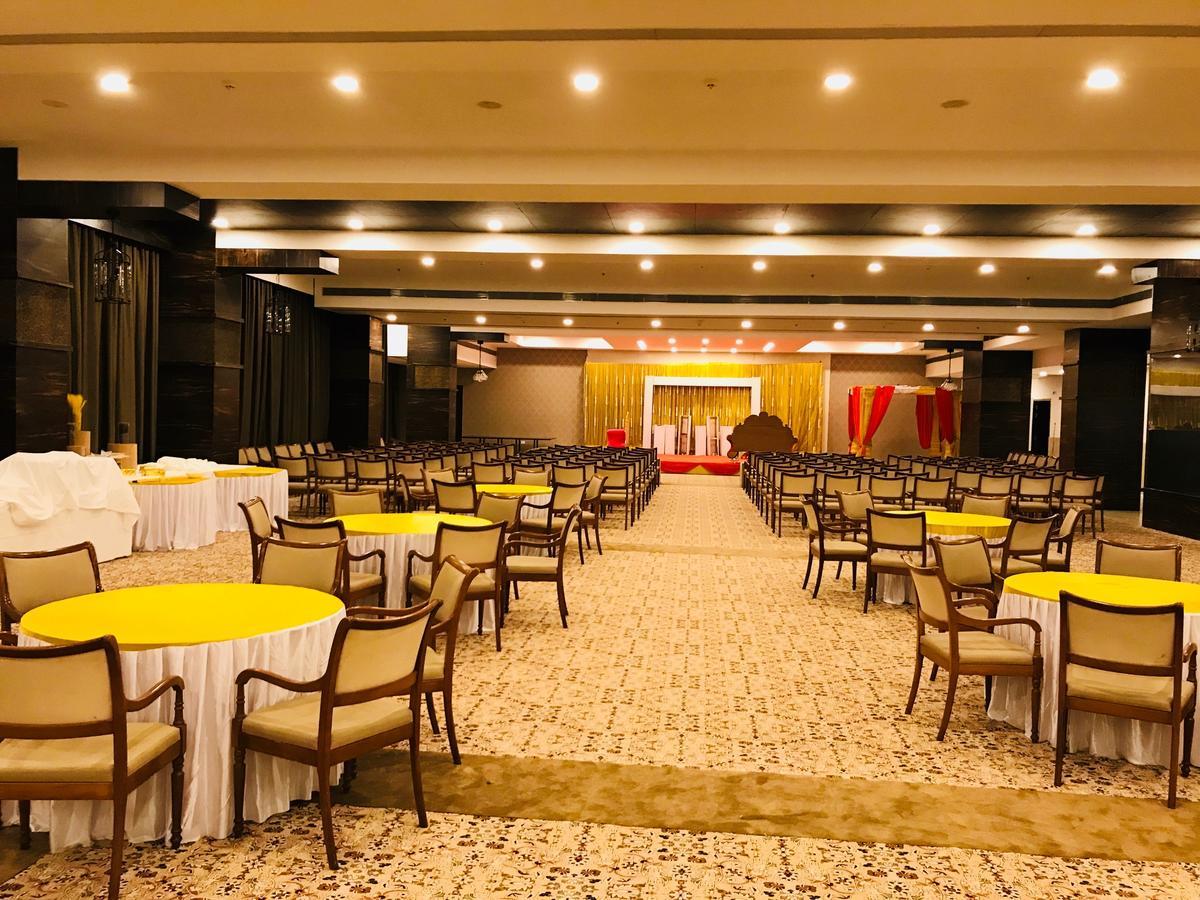 Regenta Central Hotel & Convention Centre Nagpur Exterior foto