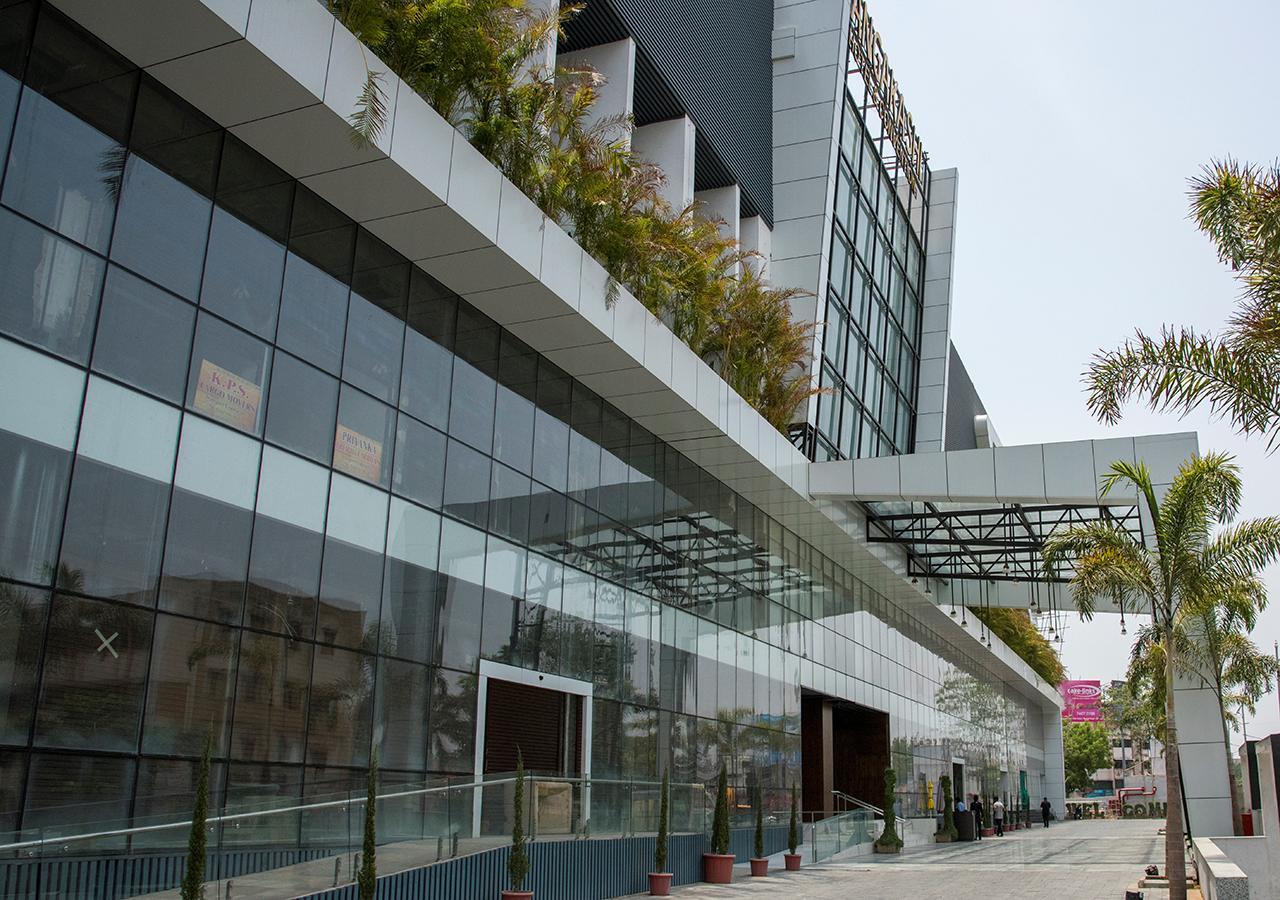 Regenta Central Hotel & Convention Centre Nagpur Exterior foto