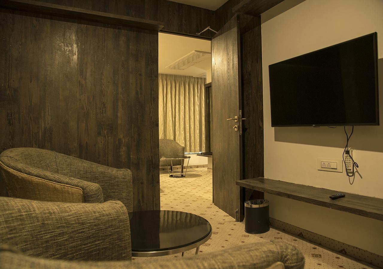 Regenta Central Hotel & Convention Centre Nagpur Exterior foto