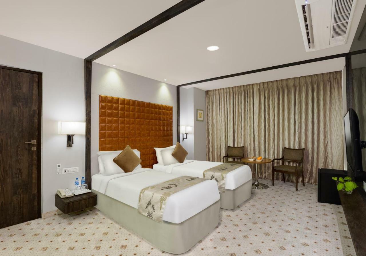 Regenta Central Hotel & Convention Centre Nagpur Exterior foto